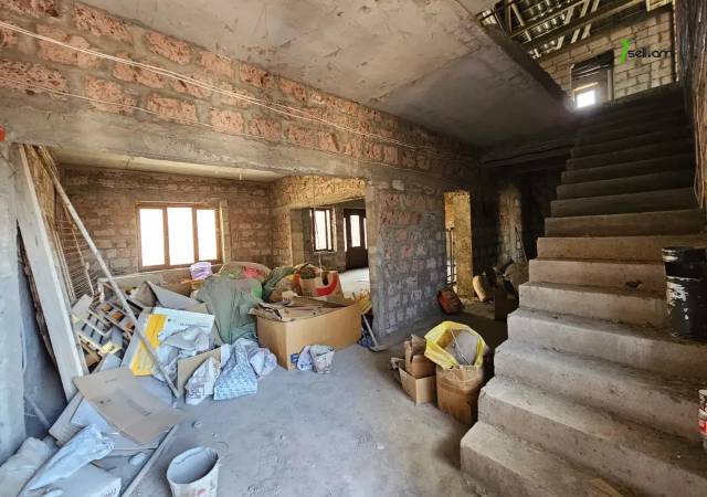 Երեք հարկանի տուն Պրահայի փողոցում կենտրոնում, 920 ք.մ., 3+ սանհանգույց, մասնակի վերանորոգում