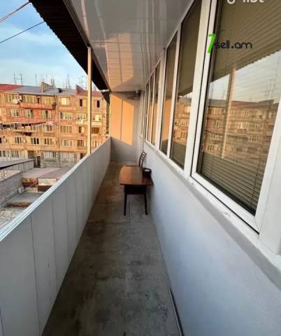2 սենյականոց բնակարան Արամ Խաչատրյան փողոցում, 55 ք.մ., մի քանի պատշգամբ, նախավերջին հարկ