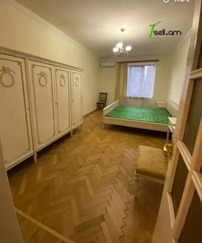 4 սենյականոց բնակարան Աբովյան փողոցում, 125 քմ, նախավերջին հարկ, կոսմետիկ վերանորոգում, քարե շենք