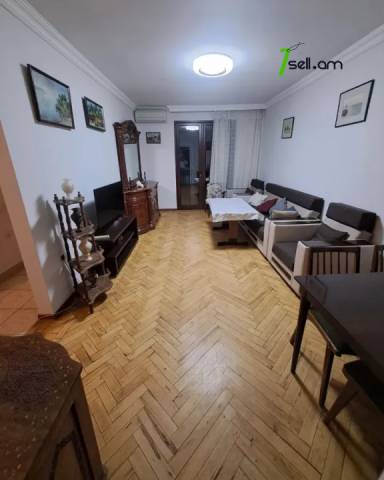 3 սենյականոց բնակարան Աբովյան փողոցում, 85 ք.մ., 2 սանհանգույց, 3/5 հարկ, կոսմետիկ վերանորոգում