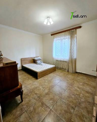 Երեք հարկանի քարե տուն Բագրևանդի 44-րդ փողոցում Նոր Նորքում, 1340 ք.մ., 3+ սանհանգույց