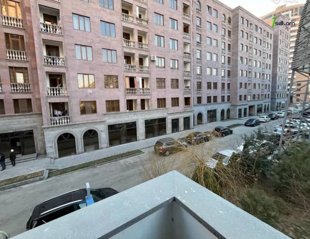 3 սենյականոց բնակարան նորակառույց շենքում Նիկողայոս Ադոնցի փողոցում, 82 քմ, 2/8 հարկ, 2 սանհանգույց