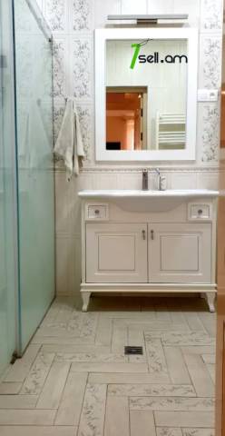 Երկու հարկանի քարե տուն Նվեր Սաֆարյան փողոցում Ավանում, 600 ք.մ., 3+ սանհանգույց