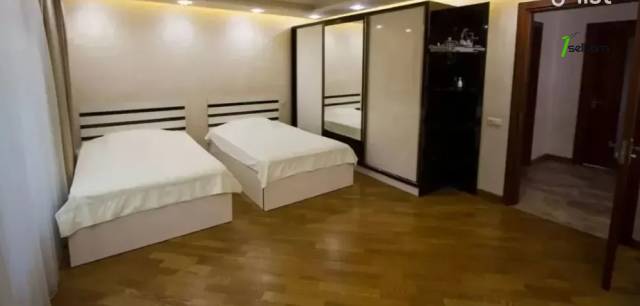 Երկու հարկանի տուն Նոր Արեշի 3րդ փողոցում Էրեբունիում, 1350 ք.մ., 3+ սանհանգույց, եվրովերանորոգված