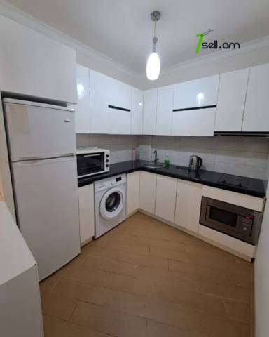 2 սենյականոց բնակարան Թումանյան փողոցում, 50 ք.մ., 2/5 հարկ, կապիտալ վերանորոգված, քարե շենք