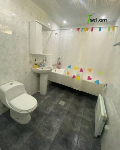 Երկու հարկանի քարե տուն, Armen Tigranyan street Արաբկիրում, 550 ք.մ., 3+ սանհանգույց