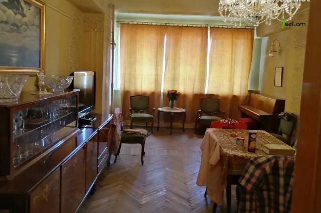 3 սենյականոց բնակարան Արամ Խաչատրյան փողոցում, 95 ք.մ., 4/9 հարկ, մասնակի վերանորոգում