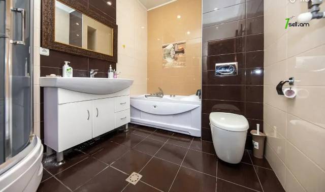 4 սենյականոց բնակարան նորակառույց շենքում Երվանդ Քոչարի փողոցում, 98 ք.մ., 2 սանհանգույց