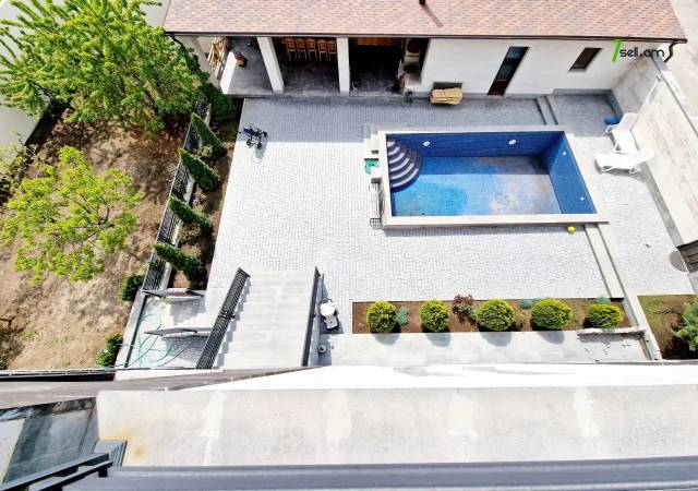 Չորս հարկանի տուն Առինջի 21-րդ փողոցում Առինջում, 950 քմ, 3+ սանհանգույց