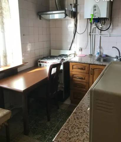 4 սենյականոց բնակարան Լվովյան փողոցում, 76 ք.մ., 1/5 հարկ, քարե շենք