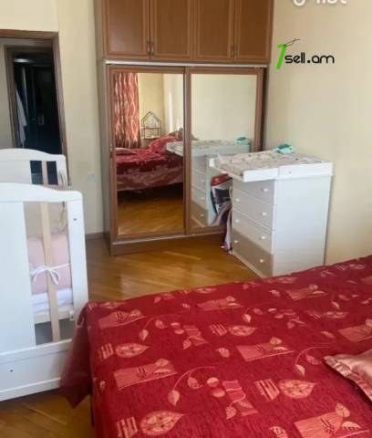 3 սենյականոց բնակարան Մոլդովական փողոցում, 80 ք.մ., նախավերջին հարկ, 2 սանհանգույց, եվրովերանորոգված