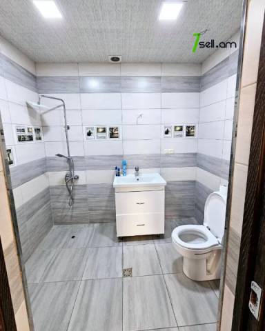 Բազմաֆունկցիոնալ գույք Մելքումովի փողոցում Աջափնյակում, 600 ք.մ.