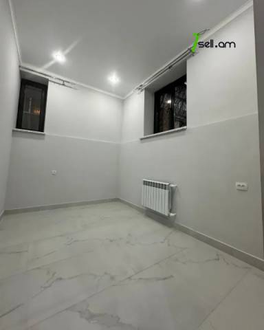 3 սենյականոց բնակարան Էրեբունու փողոցում, 70 ք.մ., 1/3 հարկ, կապիտալ վերանորոգված, քարե շենք