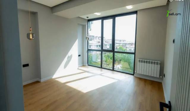 3 սենյականոց բնակարան Սայաթ-Նովայի պողոտայում, 95 քմ, 2 սանհանգույց, դիզայներական ոճով վերանորոգված