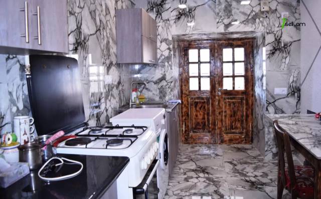 4 սենյականոց բնակարան Ռուսթավելի փողոցում, 100 ք.մ., 2/2 հարկ, 2 սանհանգույց, կապիտալ վերանորոգված