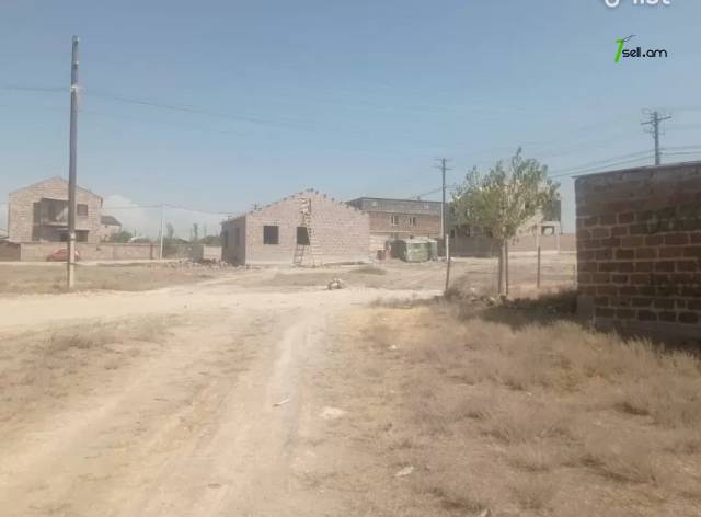 Հողատարածք բնակելի շինությունների համար Զովունիում, 1000 քմ