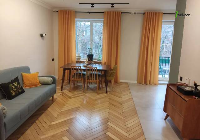 2 սենյականոց բնակարան Արամ Խաչատրյանի փողոցում, 56 ք.մ., նախավերջին հարկ, եվրովերանորոգված