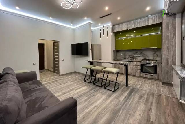 3 սենյականոց բնակարան նորակառույց շենքում Փավստոս Բուզանդի փողոցում, 72 ք.մ., բարձր առաստաղներ