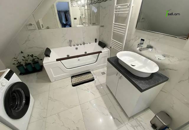 3 սենյականոց բնակարան նորակառույց շենքում Վերին Անտառային փողոցում, 147 քմ, 2 սանհանգույց