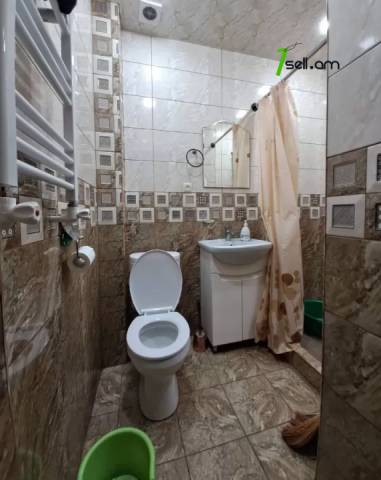 Բազմաֆունկցիոնալ գույք Գյուրջյան փողոցում Նոր Նորքում, 400 ք.մ.