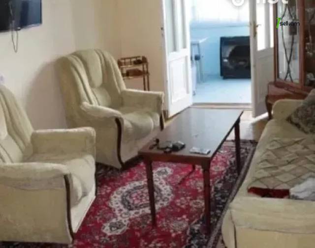 3 սենյականոց բնակարան Բագրատունյաց պողոտայում, 90 քմ, մասնակի վերանորոգում, քարե շենք