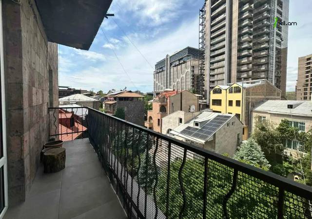 3 սենյականոց բնակարան Սարյանի փողոցում, 92 քմ, 6/9 հարկ, կապիտալ վերանորոգված, քարե շենք