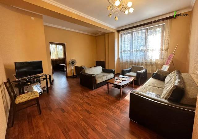 2 սենյականոց բնակարան Բրյուսովի փողոցում, 60 ք.մ., 1/4 հարկ, կապիտալ վերանորոգված, քարե շենք