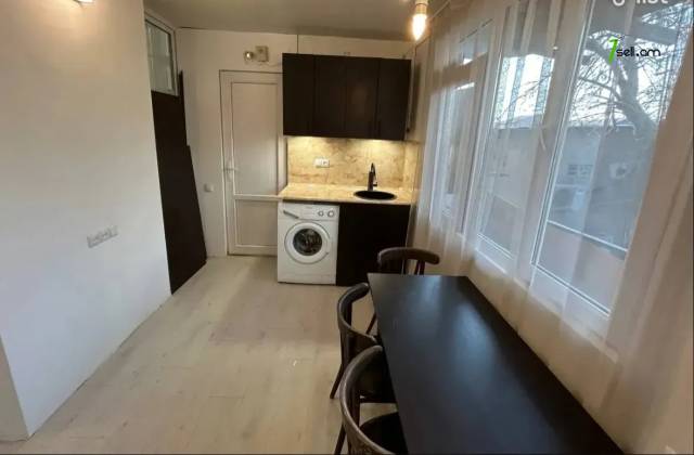 2 սենյականոց բնակարան Նար-Դոսի փողոցում, 38 քմ, նախավերջին հարկ, բարձր առաստաղներ