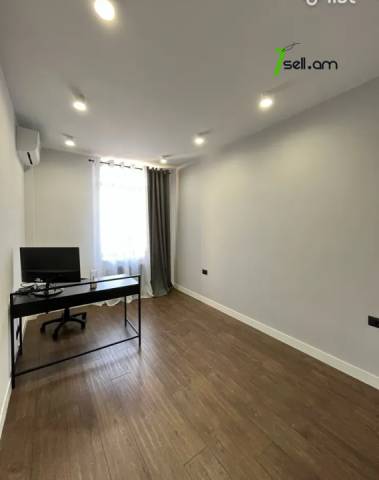 4 սենյականոց բնակարան նորակառույց շենքում Եղիշե Չարենցի փողոցում, 160 ք.մ., 3+ սանհանգույց