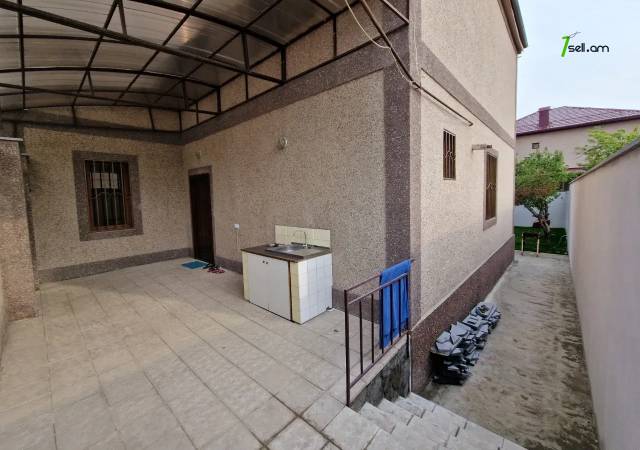 Երկու հարկանի տուն Պարույր Սևակ թաղամաս 2-րդ փողոցում Առինջում, 480 քմ, 3+ սանհանգույց