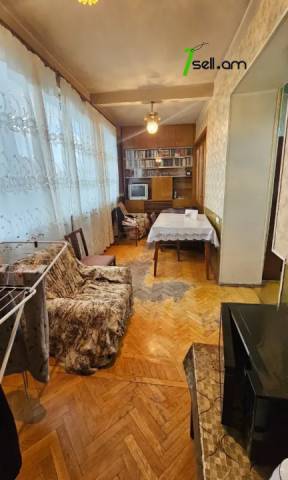 2 սենյականոց բնակարան Կուրղինյան փողոցում, 65 ք.մ., 2/5 հարկ, մասնակի վերանորոգում, քարե շենք