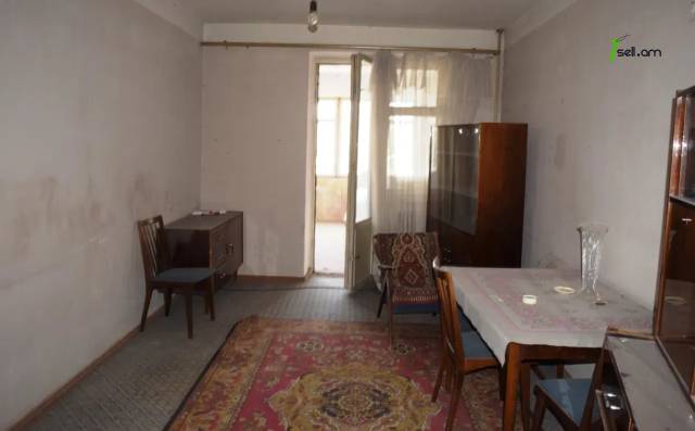 3 սենյականոց բնակարան Միխայիլ Սալտիկով-Շեդրինի փողոցում, 86 ք.մ., քարե շենք