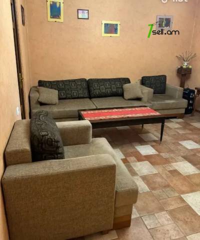 4 սենյականոց բնակարան Ազատության պողոտայում, 109 ք.մ., 2/5 հարկ, կապիտալ վերանորոգված, քարե շենք