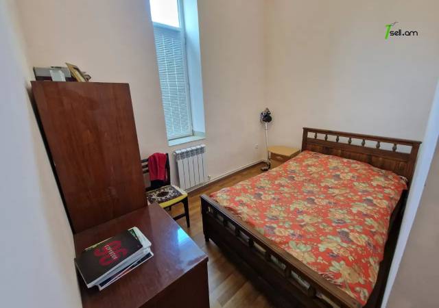 Երկու հարկանի քարե տուն Մելքումովի փողոցում Դավիթաշենում, 400 ք.մ., 2 սանհանգույց