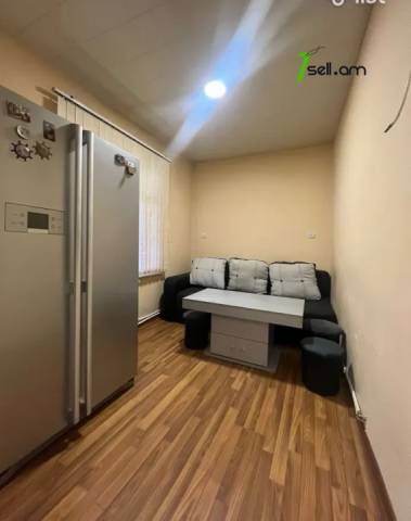 Երկու հարկանի քարե տուն Մարշալ Խուդյակովի փողոցում Ավանում, 286 ք.մ., 2 սանհանգույց