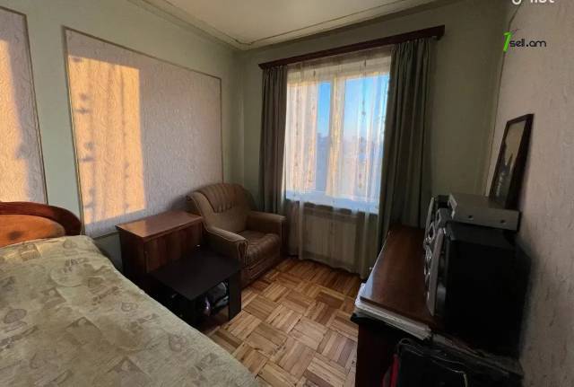 3 սենյականոց բնակարան Նելսոն Ստեփանյան փողոցում, 78 քմ, 5/9 հարկ, կապիտալ վերանորոգված