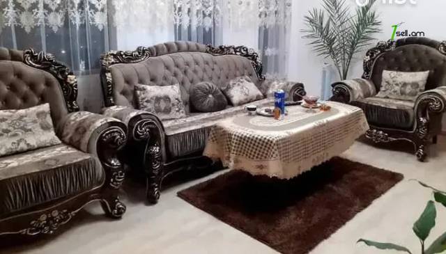 4 սենյականոց բնակարան Մելիք Մելիքյան փողոցում, 82 ք.մ., 2/4 հարկ, 2 սանհանգույց, բարձր առաստաղներ