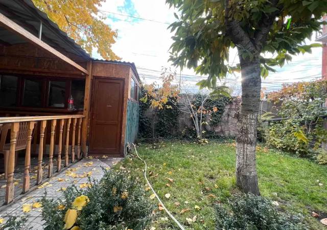 Երկու հարկանի քարե տուն Անտառային փողոցում կենտրոնում, 350 ք.մ., 3+ սանհանգույց, եվրովերանորոգված