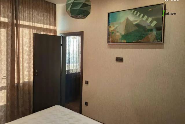 3 սենյականոց բնակարան նորակառույց շենքում, Ծիծեռնակաբերդի խճուղի, 84 ք.մ., բարձր առաստաղներ