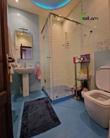 Երկու հարկանի քարե տուն Մոլդովական փողոցում Նոր Նորքում, 1300 ք.մ., 3+ սանհանգույց, եվրովերանորոգված