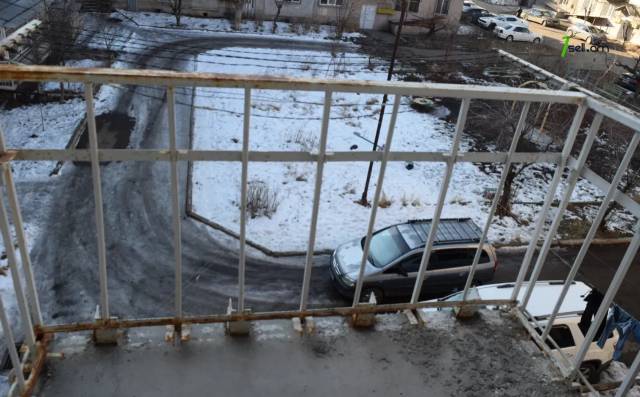 4 սենյականոց բնակարան Պարույր Սևակի փողոցում, 98 ք.մ., նախավերջին հարկ, մի քանի պատշգամբ