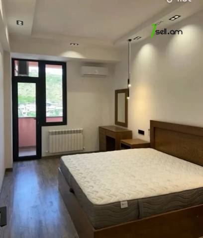 3 սենյականոց բնակարան նորակառույց շենքում Չարենցի փողոցում, 75 քմ, նախավերջին հարկ, բարձր առաստաղներ