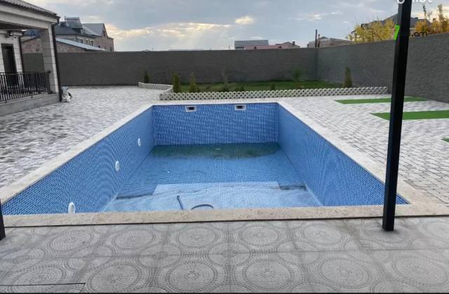 Մեկ հարկանի տուն Դավթաշենի 10-րդ փողոցում Դավիթաշենում, 320 ք.մ., 2 սանհանգույց