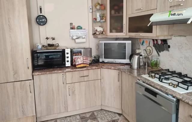 Մեկ հարկանի քարե տուն Խորենացու փողոցում Էրեբունիում, 90 քմ, կոսմետիկ վերանորոգում