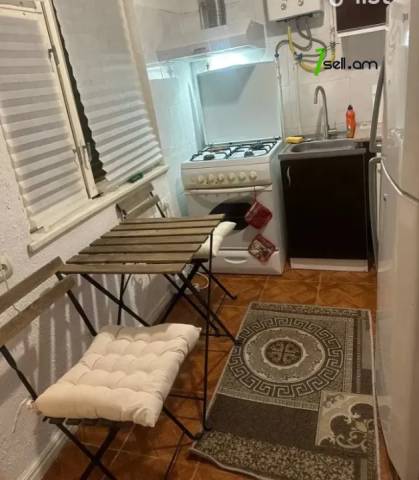 Մեկ հարկանի քարե տուն Համո Սահյան փողոցում Արաբկիրում, 50 քմ, եվրովերանորոգված