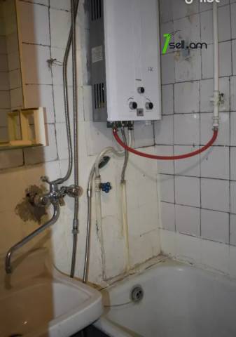 5 սենյականոց բնակարան Վահրամ Փափազյան փողոցում, 85 քմ, 2/5 հարկ, 2 սանհանգույց, քարե շենք