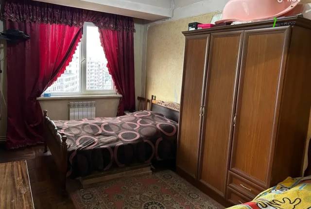 3 սենյականոց բնակարան Ադոնցի փողոցում, 80 ք.մ., 13/15 հարկ, մասնակի վերանորոգում