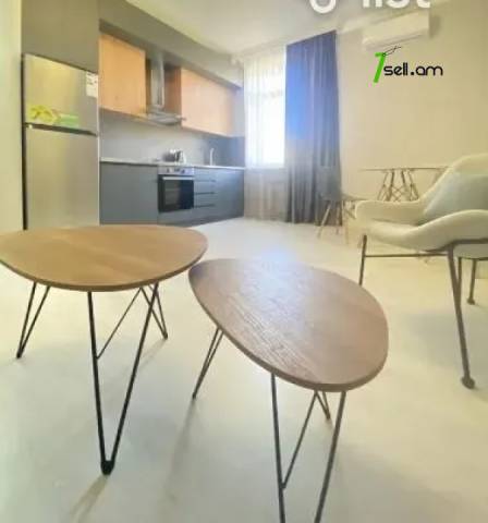 2 սենյականոց բնակարան Կոմիտասի պողոտայում, 42 ք.մ., 3/5 հարկ, կապիտալ վերանորոգված, քարե շենք