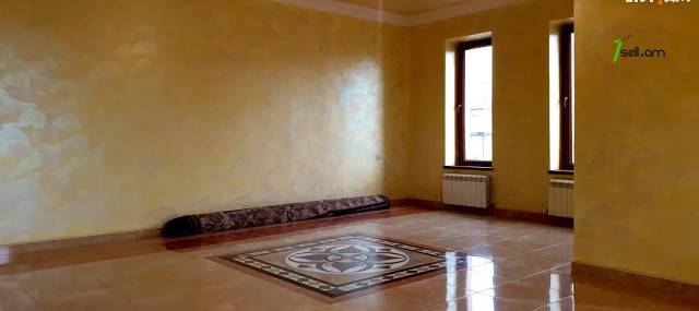 Երկու հարկանի քարե տուն Էրեբունիում, 550 ք.մ., 2 սանհանգույց, եվրովերանորոգված