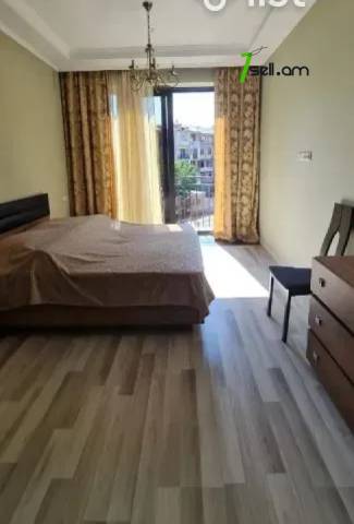 3 սենյականոց բնակարան Չարենցի փողոցում, 90 ք.մ., բարձր առաստաղներ, 3/5 հարկ